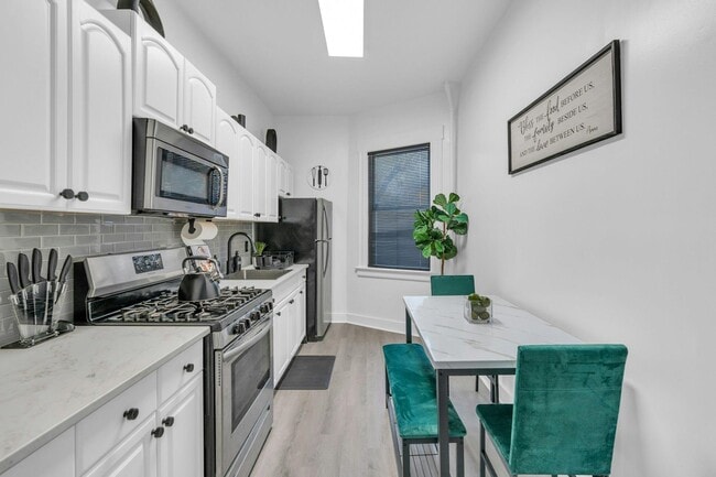 Building Photo - 68 Pine St