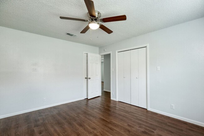 Building Photo - 2900 Mesquite Ln