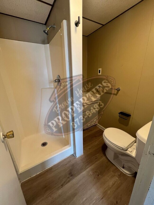 Building Photo - 12 Oak St