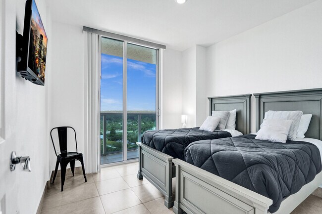 Building Photo - 2641 N Flamingo Rd