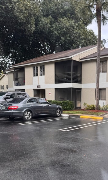 Building Photo - 116 Gardens Dr