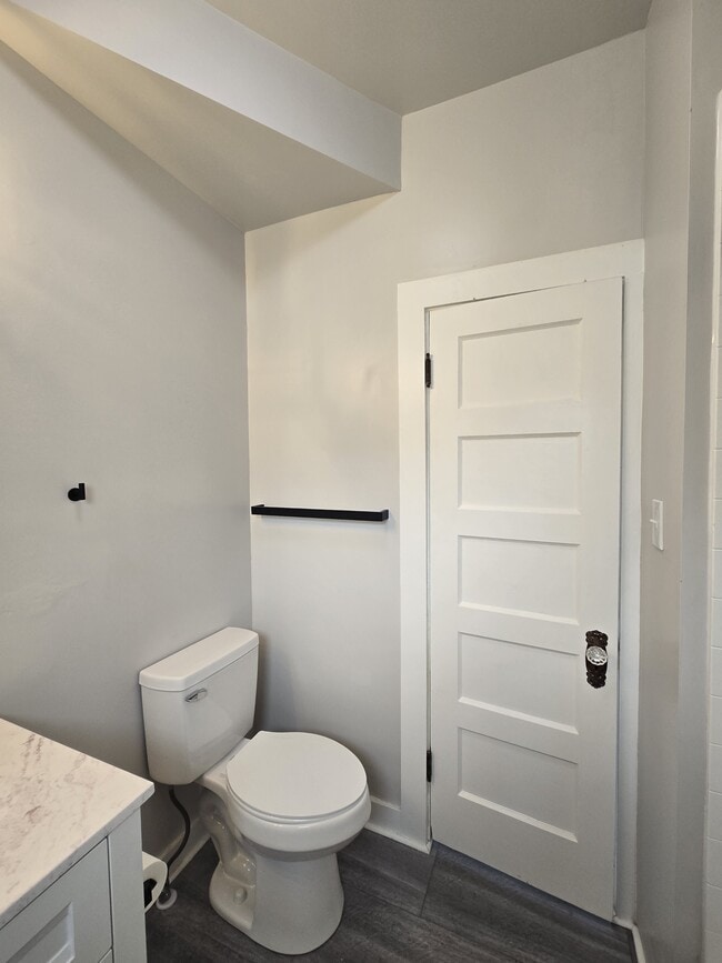 Building Photo - 250 Millwood N