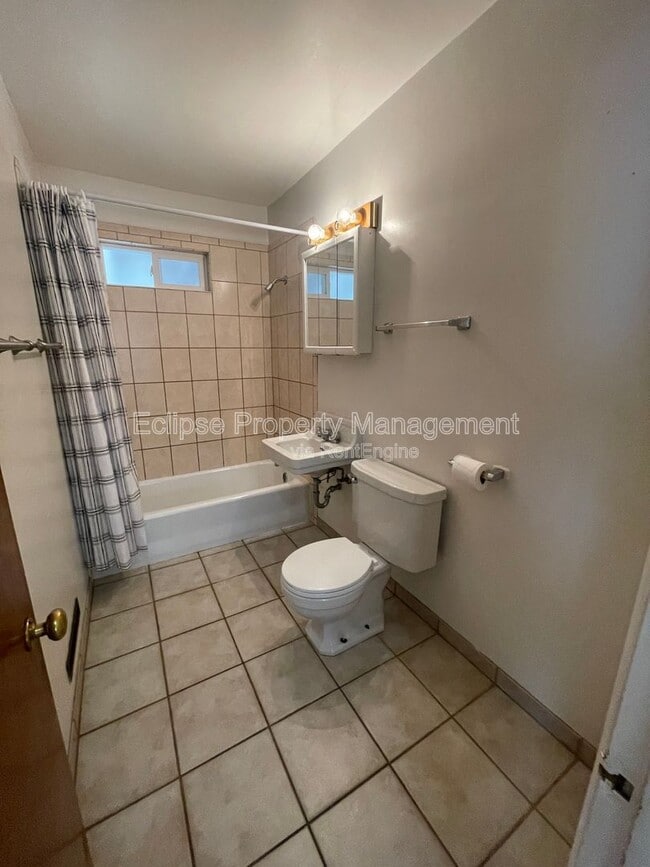 Building Photo - 447 19th St