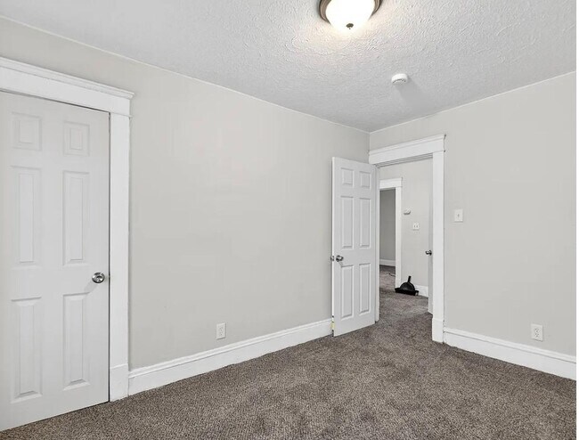 Building Photo - 10100 Yale Ave