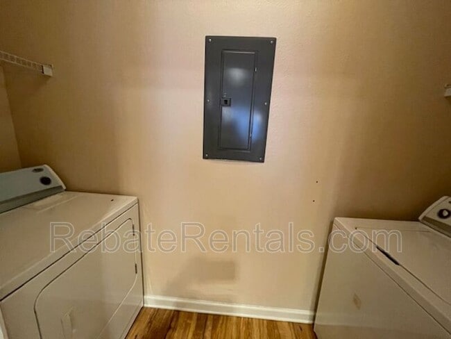 Building Photo - 8290 Gate Pkwy W