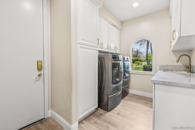 Building Photo - 6704 Rancho Lakes Ct