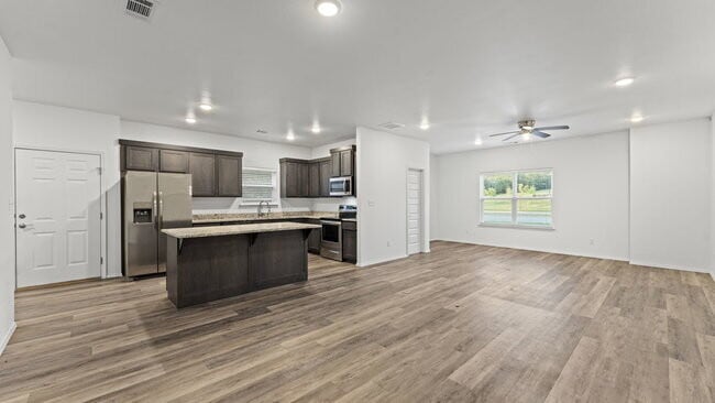Building Photo - Sign a lease now and get one month’s rent ...