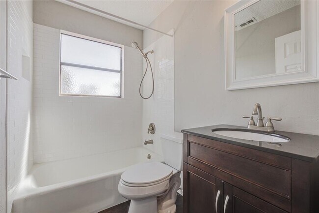 Building Photo - 10002 Talleyran Dr