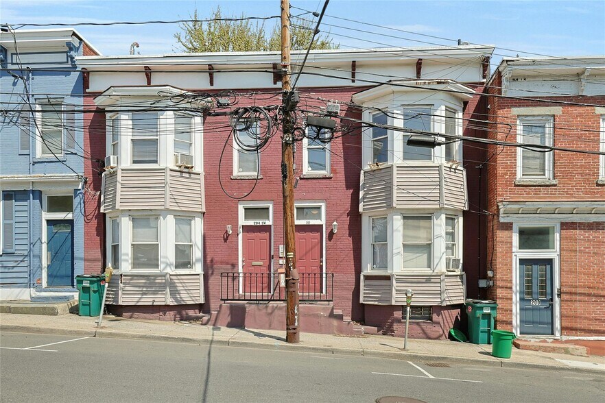 Building Photo - 202 Main St