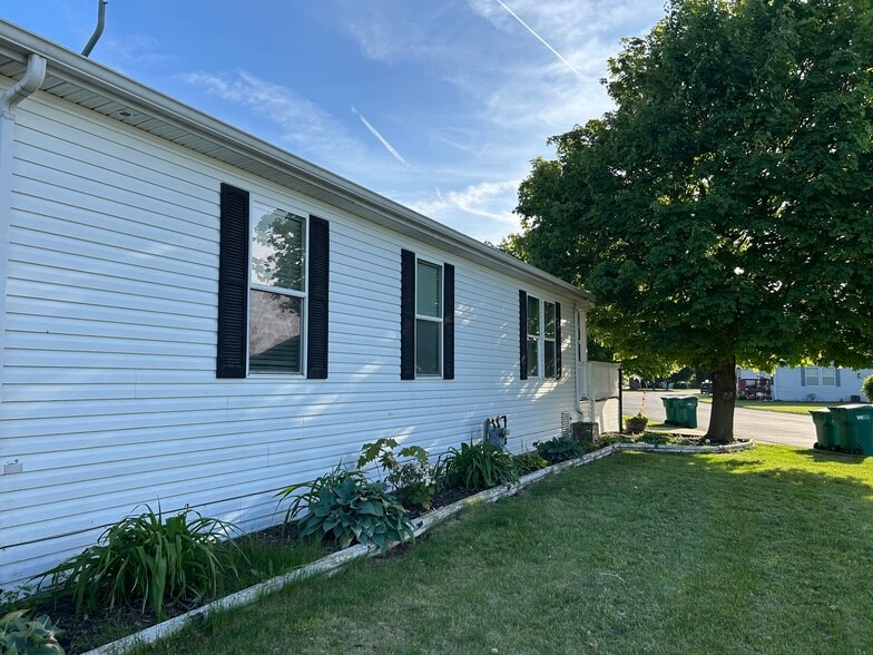Building Photo - 649A Blue Bird Cir Unit 649A