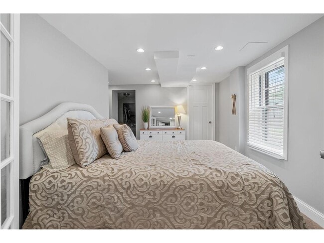 Building Photo - 5036 Richmond Dr