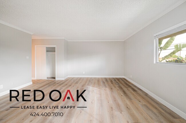 Building Photo - 15405 Vanowen St