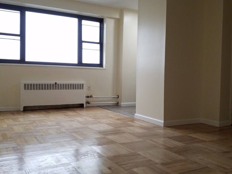 Primary Photo - 6515 Boulevard E
