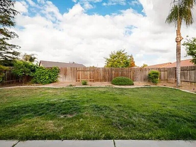 Building Photo - Beautiful Single-family home!