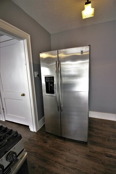 Building Photo - 4405 Woodside St