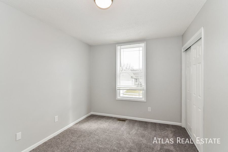 Building Photo - 710 S Park Dr