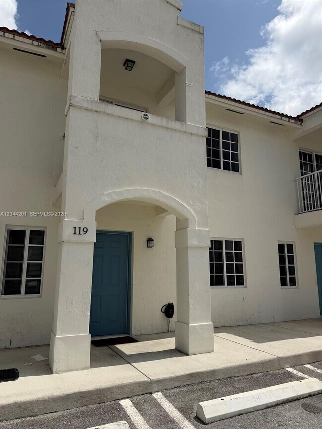 Building Photo - 119 SW 6th Ln