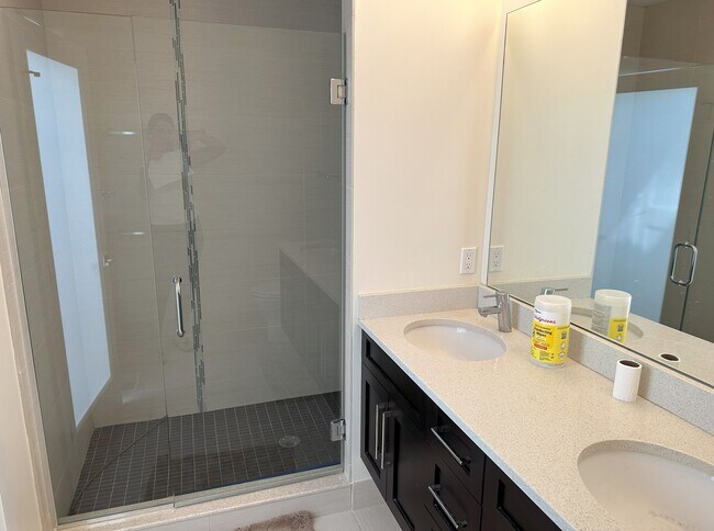 Building Photo - 4 Montague St