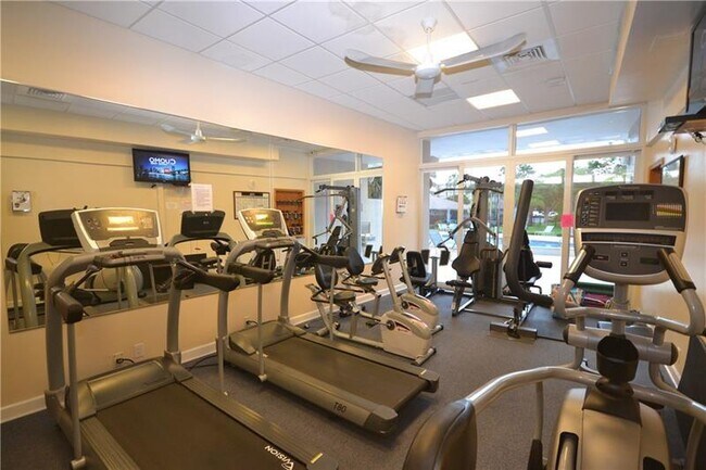 Building Photo - 1319 E Hillsboro Blvd