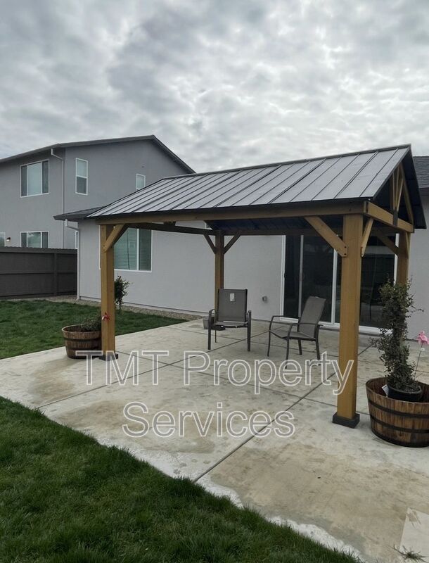 Building Photo - 1060 Lyonia Cir