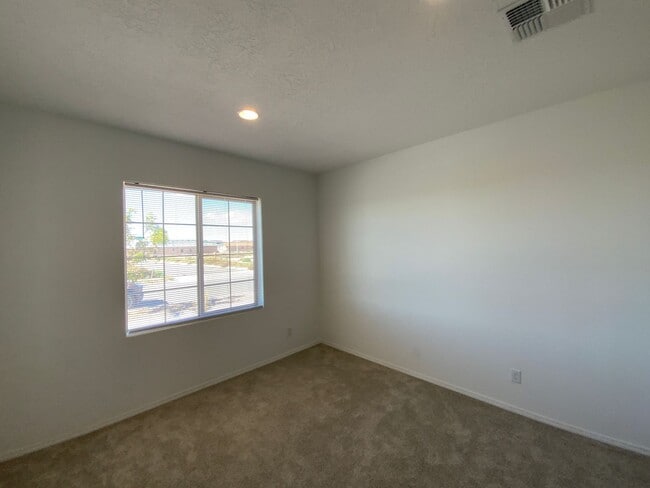 Building Photo - 3 Bedroom Single Story New Build in Mesa Del Sol Near Netflix Studios!