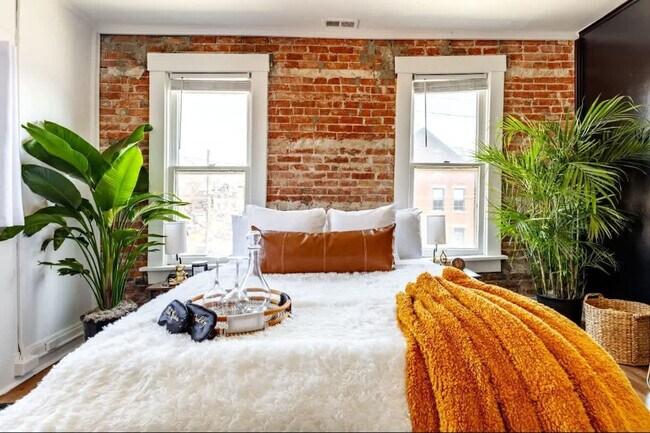 Building Photo - 575 1/2 City Park Avenue-SI ID1265608P