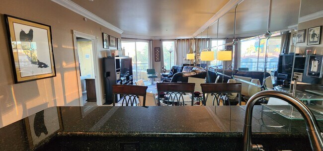 Building Photo - Fully furnished-full Sphere view