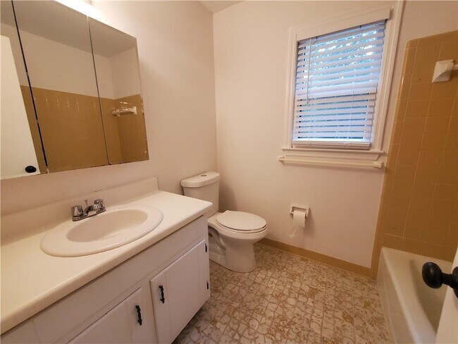 Building Photo - 2533 Hunton Ct