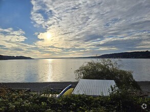 Building Photo - Henderson Bay Beachfront Home with Breatht...