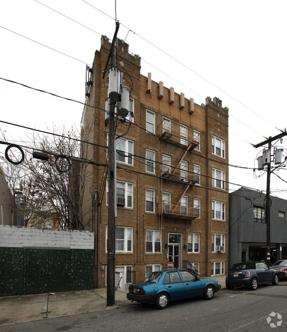 Building Photo - 251 Beacon Ave