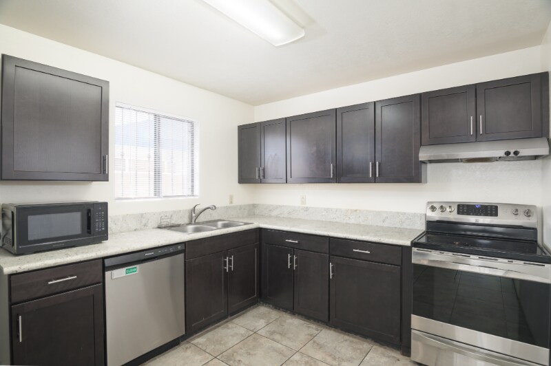 Building Photo - 1647 E Lester St