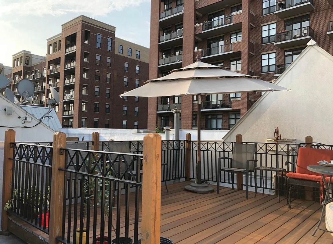 Building Photo - 842 W 15th Pl