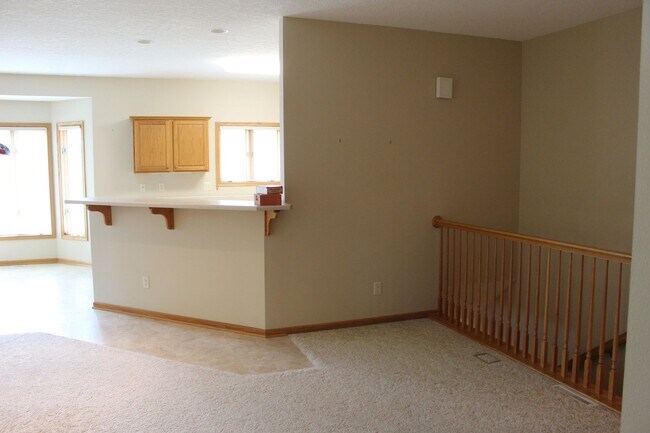 Building Photo - AVAILABLE JULY 2026!!! Incredible 3 bedroom, 2-1/2 bath duplex style condominium on Iowa City Eas...