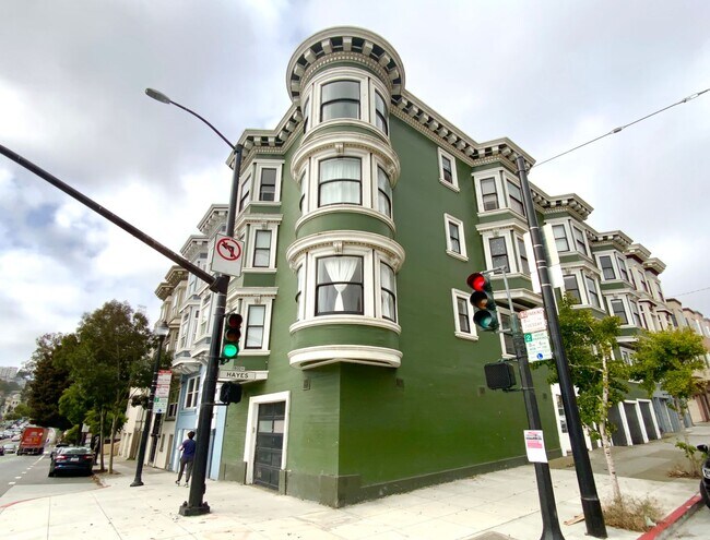 Building Photo - 1BR W/ Bonus Room. In-Unit LAUNDRY! DISHWASHER! PARKING AVAILABLE!