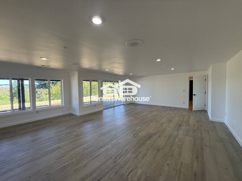 Building Photo - 2805 Chambers Bay Dr