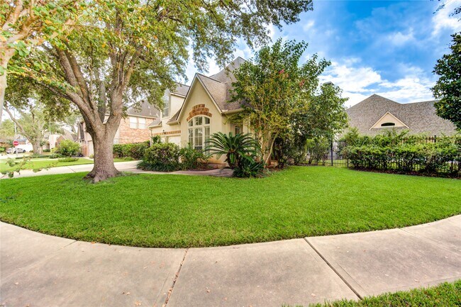Building Photo - 2915 Monet Dr