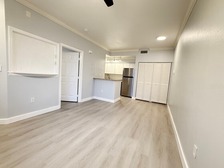 Building Photo - 9586 Lake Chase Island Way