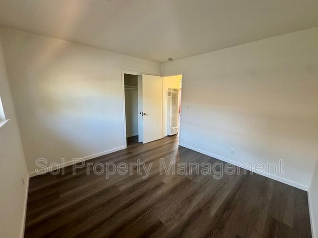 Building Photo - 1053 W Hamilton Ave