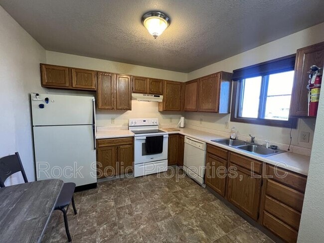 Building Photo - 3305 Frontier St