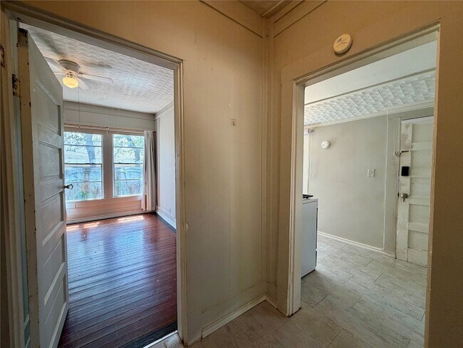 Building Photo - 530 Schmitz Ave