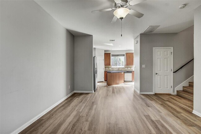 Building Photo - 512 Eberhart Ln