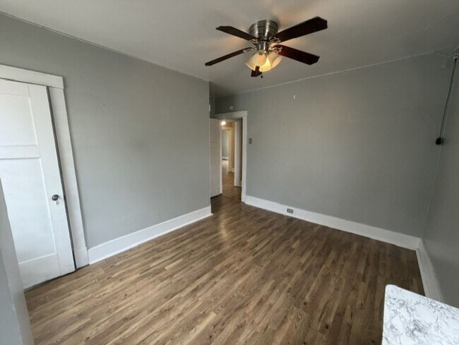 Building Photo - 256 Mabrick Ave