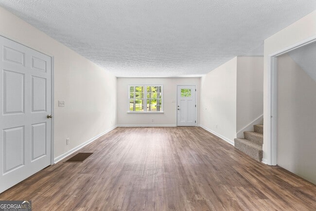 Building Photo - 223 Pinehaven Dr