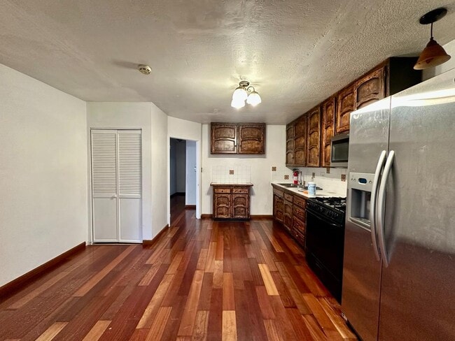 Building Photo - 815 Canyon Rd