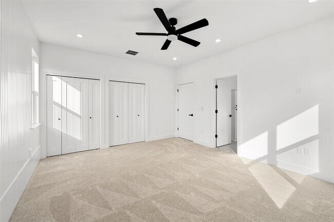Building Photo - 1500 Sylvan Glade