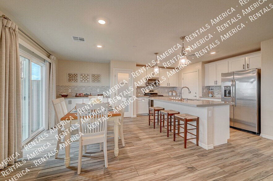 Building Photo - 310 Quail Finch Dr