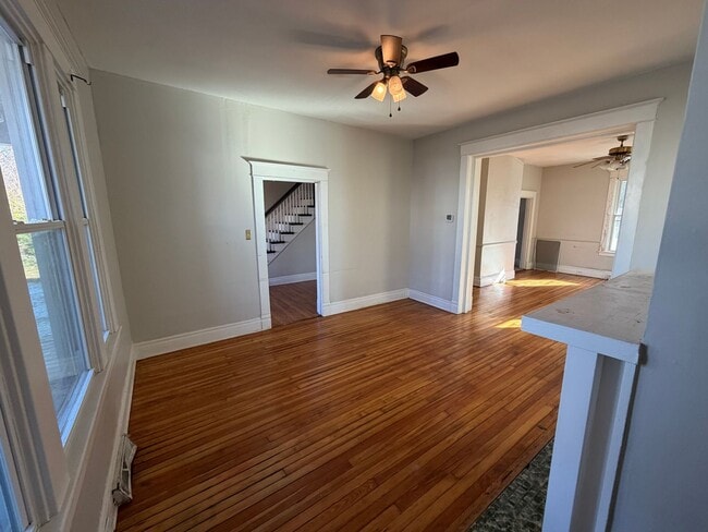 Building Photo - Charming 4bdrm/1.5bth Home Located in Richmond's North Highland Park w/Balcony!!