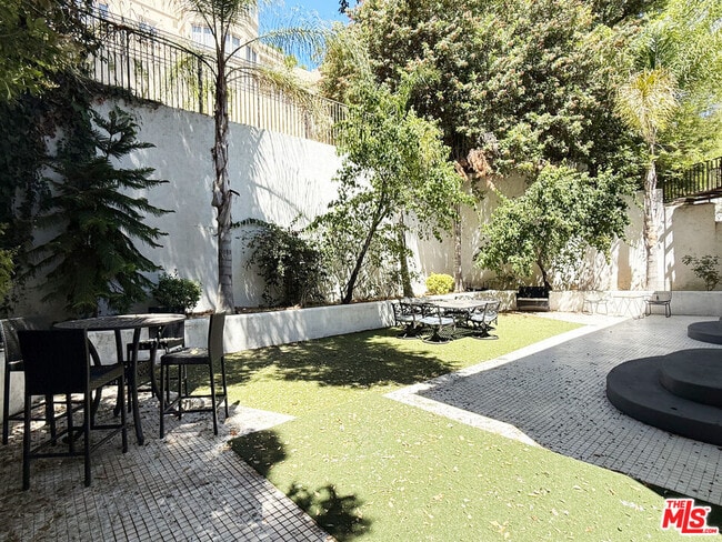 Building Photo - 15020 Encanto Dr
