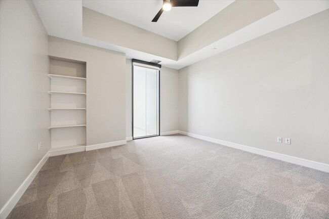 Building Photo - 9757 Katy Fwy