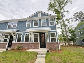 Building Photo - 3 Bedroom 2.5 Bathroom Townhouse in Windward Village - Summerville